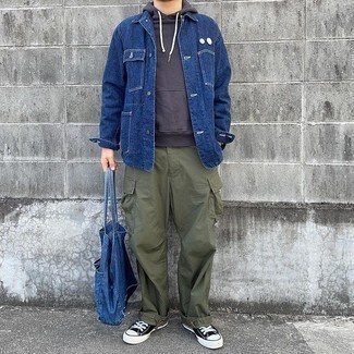 Men's Outfits 2021: Why not pair a navy denim shirt jacket with olive cargo pants? As well as totally practical, these two items look cool married together.