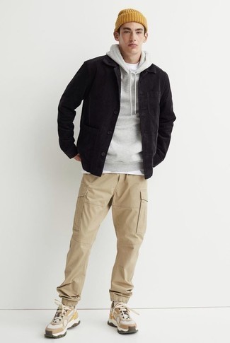 Grey Hoodie Outfits For Men: A grey hoodie and khaki cargo pants are a wonderful combo to wear a variation of on weekend days. A pair of tan athletic shoes effortlessly dials up the style factor of your look.