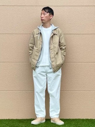 Tan Canvas Low Top Sneakers Outfits For Men: Dress in a beige shirt jacket and white chinos and you'll achieve a proper and refined look. To inject a more laid-back feel into your outfit, introduce tan canvas low top sneakers to the equation.