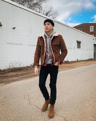 Brown Corduroy Shirt Jacket Outfits For Men: This ensemble with a brown corduroy shirt jacket and navy skinny jeans isn't hard to pull off and is easy to change. Brown suede chelsea boots will bring a strong and masculine feel to any look.