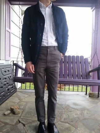 Dark Brown Chinos Outfits: A navy shirt jacket and dark brown chinos paired together are a perfect match. You could perhaps get a bit experimental on the shoe front and polish off your look by rocking black leather loafers.