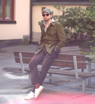 Green Baseball Cap Outfits For Men: An olive shirt jacket and a green baseball cap are a nice outfit formula to have in your off-duty closet. Balance out this outfit with a dressier kind of shoes, such as this pair of white canvas low top sneakers.