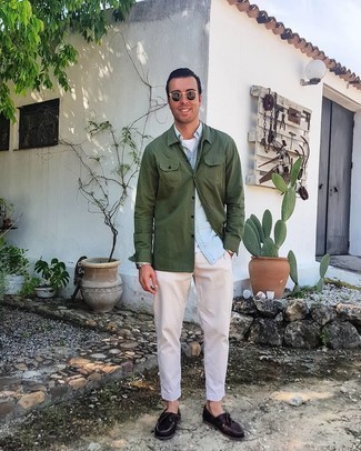Beige Chinos Smart Casual Outfits: An olive shirt jacket and beige chinos make for the ultimate effortlessly sleek ensemble. When it comes to footwear, go for something on the laid-back end of the spectrum by sporting a pair of dark brown leather boat shoes.