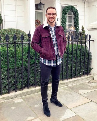 Burgundy Corduroy Shirt Jacket Outfits For Men: Definitive proof that a burgundy corduroy shirt jacket and black skinny jeans are amazing when worn together in a casual ensemble. Let's make a bit more effort with shoes and introduce black suede chelsea boots to the mix.