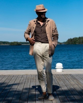 Tan Straw Hat Outfits For Men: A tan linen shirt jacket and a tan straw hat are a city casual combo that every fashion-forward man should have in his wardrobe. If you need to effortlessly perk up this ensemble with a pair of shoes, why not complete your outfit with grey canvas espadrilles?