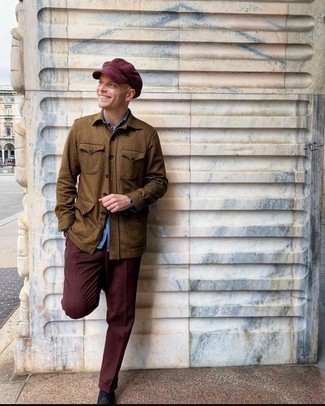 Burgundy Flat Cap Outfits For Men: A brown shirt jacket and a burgundy flat cap married together are a perfect match. Rounding off with dark brown suede loafers is a simple way to give an element of elegance to this outfit.