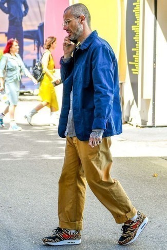 Green-Yellow Jeans Outfits For Men: Why not wear a blue shirt jacket and green-yellow jeans? Both pieces are very functional and look awesome matched together. A pair of tan leopard low top sneakers can immediately play down a polished getup.