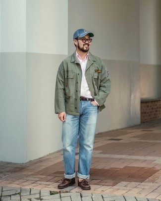 Navy Baseball Cap Outfits For Men: Want to inject your menswear collection with some casual street style? Wear an olive shirt jacket and a navy baseball cap. Go ahead and complete this getup with dark brown leather boat shoes for a sense of elegance.