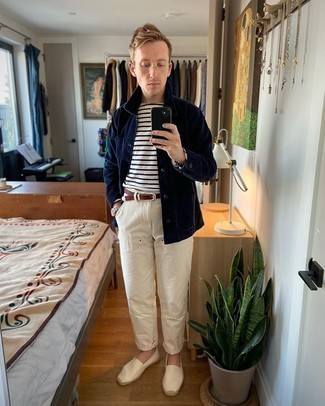 Espadrilles Outfits For Men: A navy corduroy shirt jacket and white chinos are a combo that every modern guy should have in his menswear collection. Send your getup in a sportier direction with espadrilles.
