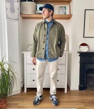 Navy and White Athletic Shoes Outfits For Men: Putting together an olive shirt jacket and white chinos is a surefire way to infuse class into your day-to-day lineup. Why not take a more casual approach with shoes and complement this outfit with navy and white athletic shoes?