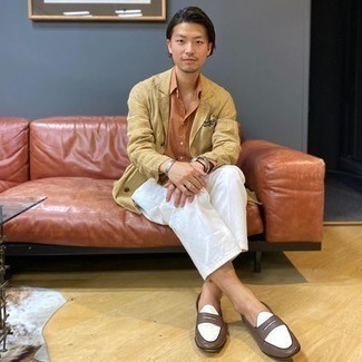 Yellow Linen Shirt Jacket Outfits For Men: Go for a simple but stylish choice by opting for a yellow linen shirt jacket and white chinos. Rounding off with a pair of brown leather loafers is a fail-safe way to breathe a dose of elegance into this look.