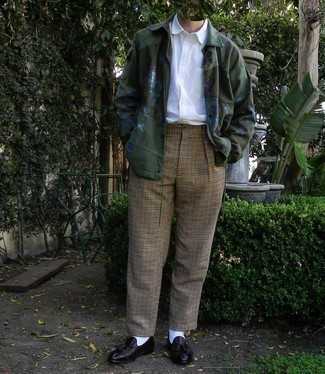 Beige Houndstooth Chinos Outfits: Rock a dark green print shirt jacket with beige houndstooth chinos for an everyday ensemble that's full of charm and personality. Kick up the formality of this look a bit by wearing a pair of black leather tassel loafers.