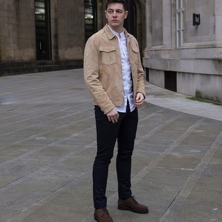 Dark Brown Suede Brogues Outfits: When the occasion calls for an effortlessly neat outfit, make a tan suede shirt jacket and navy chinos your outfit choice. Go ahead and complement your getup with a pair of dark brown suede brogues for an added touch of style.