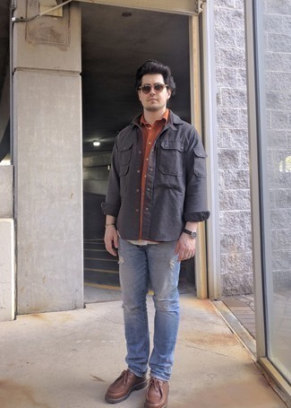 Dark Brown Leather Desert Boots Outfits: Showcase your credentials in menswear styling by marrying a charcoal shirt jacket and light blue ripped jeans for a casual ensemble. Dark brown leather desert boots are a fail-safe way to breathe a sense of class into this getup.