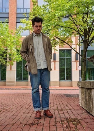 Shirt Outfits For Men: This combo of a shirt and blue jeans makes for the ultimate casual getup for any modern gent. For something more on the dressier end to complement this look, add brown leather desert boots to the mix.