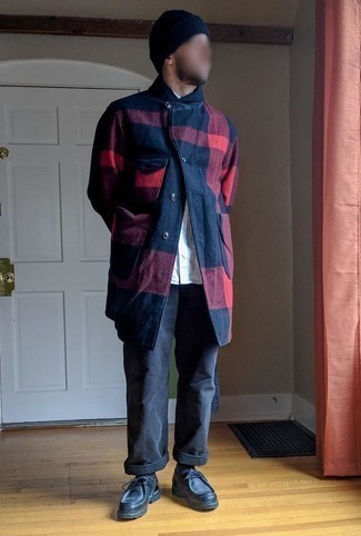 Navy Plaid Flannel Shirt Jacket Outfits For Men: A navy plaid flannel shirt jacket and charcoal jeans? It's easily a wearable ensemble that any gent could rock a version of on a daily basis. Make black leather desert boots your footwear choice et voila, this getup is complete.