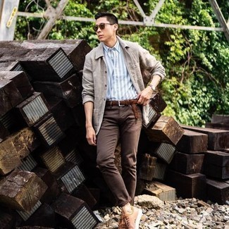 Brown Leather Belt Outfits For Men: A grey shirt jacket looks especially good when combined with a brown leather belt in a relaxed outfit. Tan leather low top sneakers are an effortless way to punch up this ensemble.