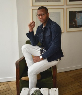Navy Shirt Jacket Smart Casual Outfits For Men: Effortlessly blurring the line between sharp and casual, this combo of a navy shirt jacket and white jeans can easily become one of your favorites. Add tan suede chelsea boots to the equation to effortlessly rev up the style factor of your ensemble.