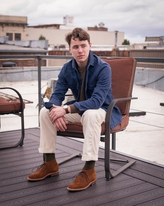 Dark Brown Suede Desert Boots with Navy Shirt Jacket Outfits: Consider wearing a navy shirt jacket and beige chinos to ooze masculine elegance and polish. Complement your look with a pair of dark brown suede desert boots to tie the whole look together.