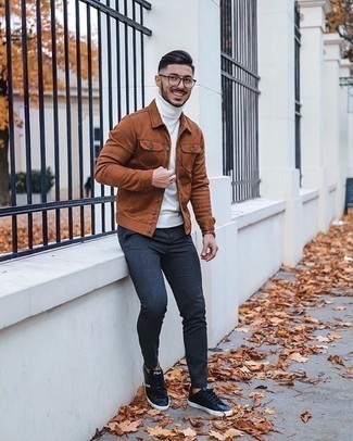 Tobacco Shirt Jacket Outfits For Men: For an ensemble that's street-style-worthy and casually smart, make a tobacco shirt jacket and navy chinos your outfit choice. Inject a sense of stylish effortlessness into this ensemble with a pair of navy leather low top sneakers.