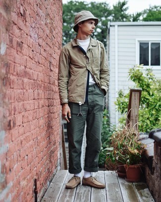 Dark Green Chinos Outfits: A tan shirt jacket and dark green chinos are an easy way to introduce extra refinement into your casual styling repertoire. If you're hesitant about how to round off, a pair of tan suede desert boots is a safe option.