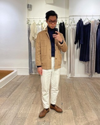 White Chinos Outfits: For a casually neat outfit, marry a tan shirt jacket with white chinos — these two pieces work really well together. Complement this look with brown leather boat shoes to make a sober outfit feel suddenly edgier.