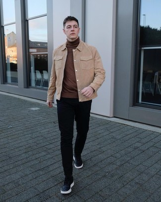 Tan Suede Shirt Jacket Outfits For Men: For effortless elegance with a masculine take, pair a tan suede shirt jacket with black chinos. To give your overall ensemble a more laid-back vibe, throw black leather low top sneakers into the mix.