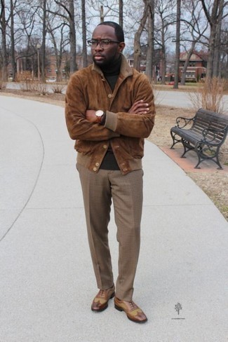 Beige Check Dress Pants Outfits For Men: Definitive proof that a brown suede shirt jacket and beige check dress pants are awesome when worn together in a classy ensemble for today's gent. A pair of brown leather brogues rounds off this ensemble quite well.