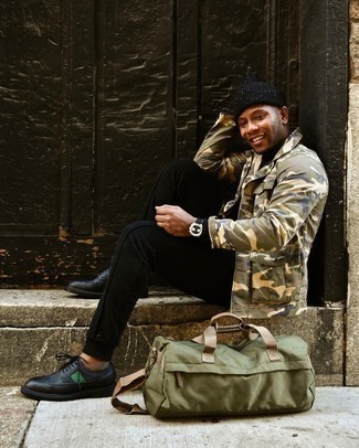 Olive Camouflage Canvas Duffle Bag Outfits For Men: Dress in an olive camouflage shirt jacket and an olive camouflage canvas duffle bag for a trendy and urban look. Go the extra mile and break up your outfit by finishing off with black leather brogues.