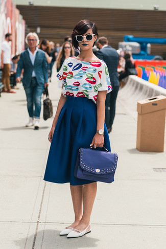 Women's Outfits 2021: Reach for a white print short sleeve blouse and a navy full skirt for a comfortable ensemble that's also put together. White leather ballerina shoes will give a more casual aesthetic to an otherwise mostly dressed-up outfit.