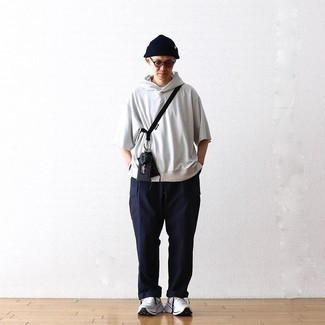 Navy Cargo Pants Outfits: This urban combination of a grey short sleeve hoodie and navy cargo pants is extremely easy to put together without a second thought, helping you look stylish and prepared for anything without spending too much time going through your wardrobe. All you need is a pair of white athletic shoes to round off this ensemble.