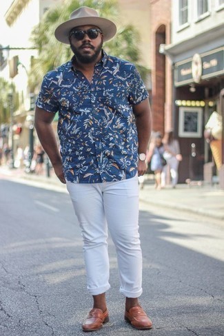 Blue Floral Short Sleeve Shirt Outfits For Men: Combining a blue floral short sleeve shirt with white chinos is a nice idea for a relaxed casual but sharp ensemble. Go ahead and add tobacco leather loafers to this ensemble for a touch of sophistication.
