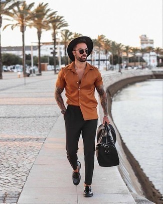 Dark Brown Short Sleeve Shirt Outfits For Men: A dark brown short sleeve shirt and dark brown chinos are a good pairing worth having in your casual styling arsenal. For something more on the sophisticated side to finish off this outfit, introduce black leather loafers to your getup.