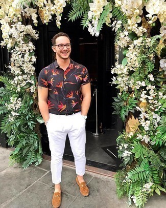 Black Floral Short Sleeve Shirt Outfits For Men: Want to infuse your menswear arsenal with some elegant dapperness? Consider wearing a black floral short sleeve shirt and white chinos. If you want to feel a bit smarter now, complete your getup with a pair of tan suede loafers.