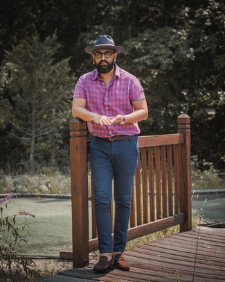 Pink Check Short Sleeve Shirt Outfits For Men: This pairing of a pink check short sleeve shirt and navy chinos is on the casual side yet it's also seriously stylish and truly sharp. Take your ensemble down a smarter path by finishing with a pair of dark brown suede loafers.