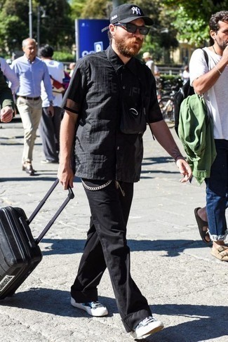 Black Suitcase Outfits For Men: A black short sleeve shirt and a black suitcase are a nice combination worth integrating into your casual rotation. Don't know how to complete this outfit? Rock a pair of black and white canvas low top sneakers to kick it up.