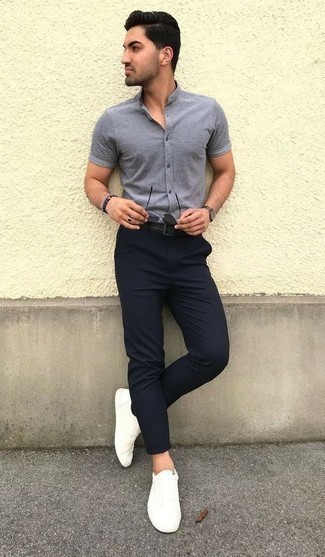 Blue Bracelet Outfits For Men: Demonstrate that you do off-duty like a pro by wearing a grey short sleeve shirt and a blue bracelet. For a more refined aesthetic, why not complete this look with white canvas low top sneakers?