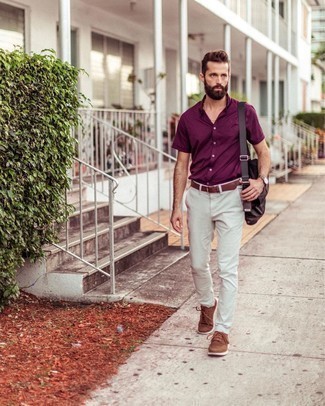 Purple Short Sleeve Shirt Outfits For Men: This combination of a purple short sleeve shirt and white chinos is an excellent choice for when it's time to clock off. Brown suede low top sneakers pull the ensemble together.