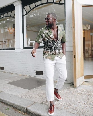 Brown Leather Low Top Sneakers Outfits For Men: Reach for an olive print short sleeve shirt and white chinos if you seek to look casually cool without trying too hard. Let your styling skills truly shine by finishing this outfit with brown leather low top sneakers.