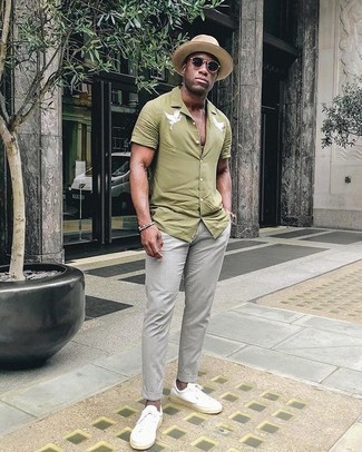 Olive Embroidered Short Sleeve Shirt Outfits For Men: An olive embroidered short sleeve shirt and grey chinos are a smart pairing to have in your current casual routine. Introduce a pair of white canvas low top sneakers to the equation and ta-da: your getup is complete.