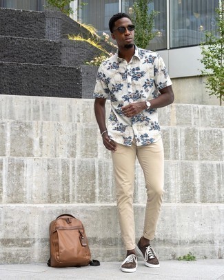White Floral Short Sleeve Shirt Outfits For Men: This combo of a white floral short sleeve shirt and beige chinos is irrefutable proof that a straightforward casual outfit can still look seriously stylish. Dark brown suede low top sneakers tie the ensemble together.
