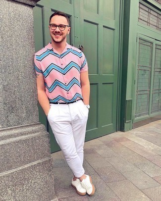 Pink Short Sleeve Shirt Outfits For Men: This combo of a pink short sleeve shirt and white chinos is the ultimate casual style for today's man. When in doubt about what to wear on the shoe front, go with white canvas low top sneakers.