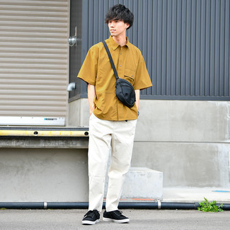 Black Canvas Messenger Bag Outfits: If the situation permits casual urban styling, you can easily dress in a tobacco short sleeve shirt and a black canvas messenger bag. Infuse this ensemble with an added dose of sophistication by sporting a pair of black canvas low top sneakers.