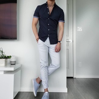Light Blue Canvas Low Top Sneakers Outfits For Men: Want to infuse your wardrobe with some effortless dapperness? Consider teaming a black short sleeve shirt with white chinos. Light blue canvas low top sneakers are the perfect complement for this ensemble.