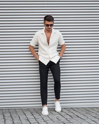 Silver Watch Casual Outfits For Men: A white short sleeve shirt and a silver watch have become a life-saving off-duty combo for many trendsetting gents. For something more on the classy end to round off this ensemble, rock a pair of white canvas low top sneakers.