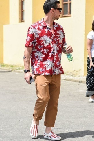 Red Floral Short Sleeve Shirt Outfits For Men: A red floral short sleeve shirt and tobacco chinos are wonderful menswear staples that will integrate well within your off-duty fashion mix. White and red slip-on sneakers are a wonderful choice to finish off your outfit.