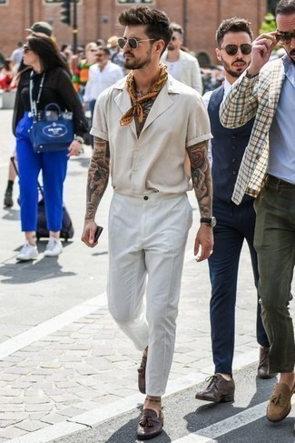 Beige Short Sleeve Shirt Outfits For Men: Display your skills in menswear styling by teaming a beige short sleeve shirt and white chinos for a laid-back getup. To give your outfit a more refined touch, why not introduce a pair of dark brown leather tassel loafers to this outfit?