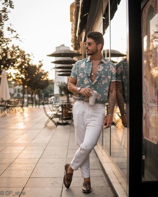 White Linen Chinos Outfits: This combo of a mint floral short sleeve shirt and white linen chinos is super stylish and creates instant appeal. Go ahead and introduce dark brown leather tassel loafers to the mix for an added dose of style.