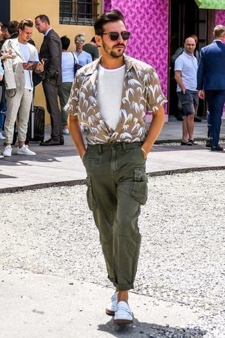 Olive Cargo Pants Outfits: The combo of a tan print short sleeve shirt and olive cargo pants makes this a solid casual ensemble. Wondering how to complement this getup? Finish with a pair of white leather loafers to class it up.