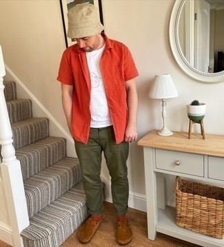 Beige Bucket Hat Outfits For Men: Wear an orange short sleeve shirt with a beige bucket hat to feel invincible and look on-trend. Not sure how to complete this outfit? Wear brown suede loafers to class it up.